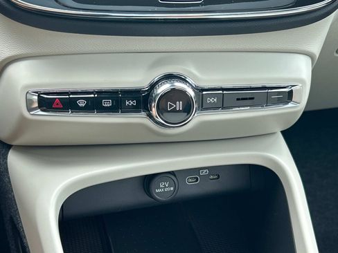 New 2026 Volvo XC40 B5 Plus w/ Protection Package Premier image 27