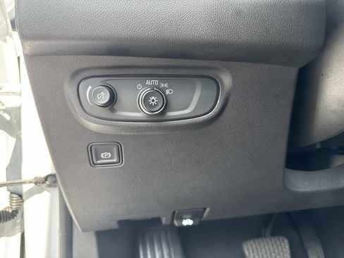 Used 2022 GMC Terrain SLE w/ Driver Convenience Package FWD image 31