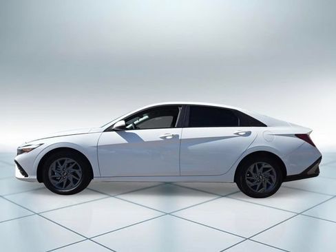 Used 2024 Hyundai Elantra Blue FWD image 8