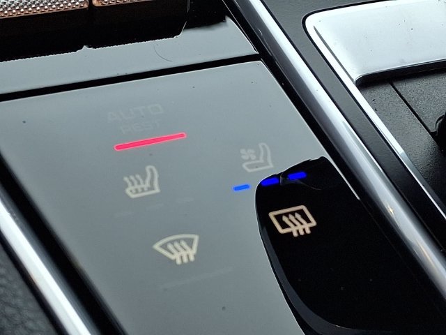 Used 2023 Porsche Panamera RWD image 28