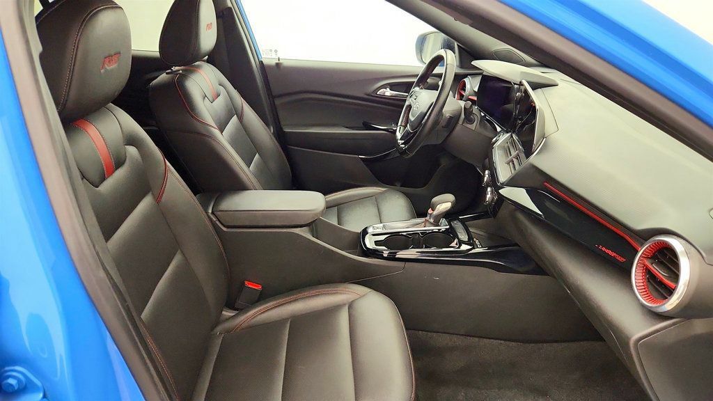 Used 2024 Chevrolet Trax RS w/ Sunroof Package FWD image 22