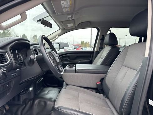 Used 2019 Nissan Titan S image 22