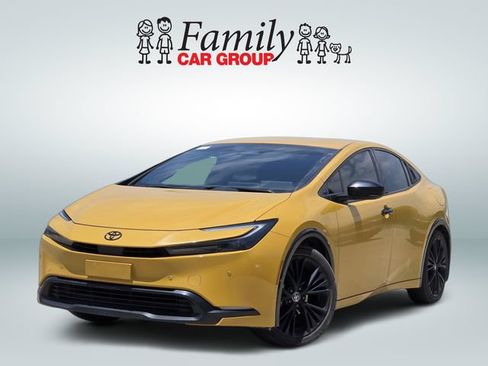 Used 2025 Toyota Prius FWD image 1