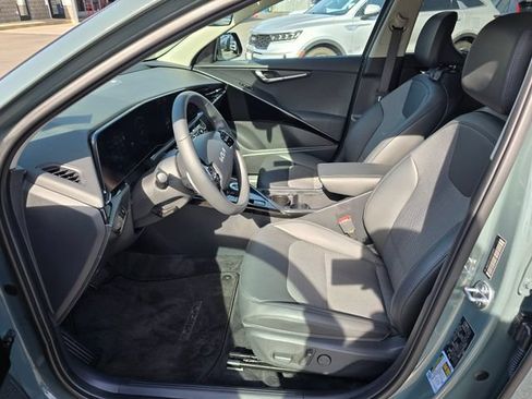 Certified 2024 Kia Niro Wind w/ Wind Preserve Package FWD image 22