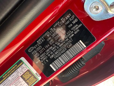 Used 2025 Hyundai Elantra Sport FWD image 33