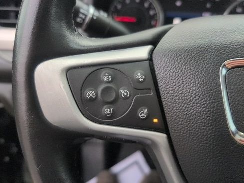 Used 2022 GMC Acadia SLT w/ Elevation Edition image 16