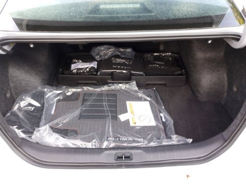 New 2025 Nissan Altima 2.5 SR image 15