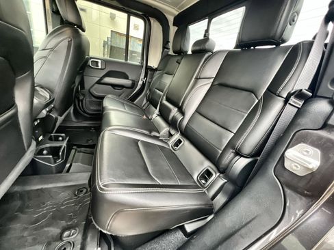 Used 2020 Jeep Gladiator Overland w/ Popular Equipment Package image 24