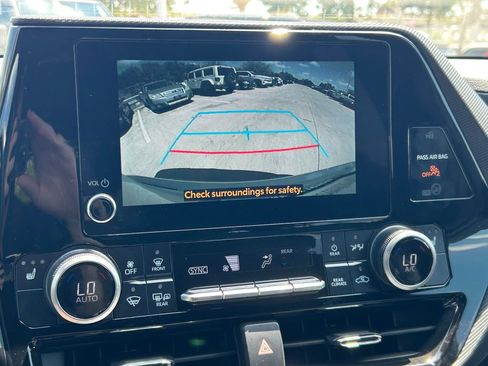 Used 2025 Toyota Highlander XSE AWD/4WD image 35