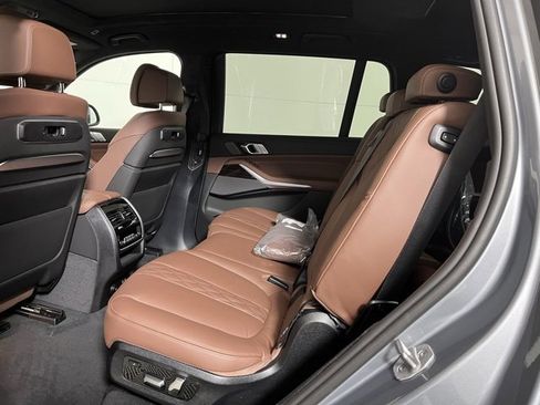 New 2026 BMW X7 M60i image 14