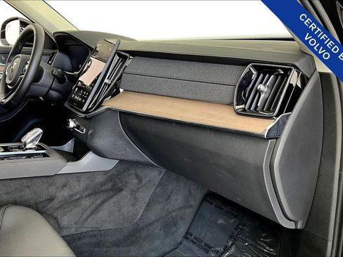 Certified 2025 Volvo XC90 B6 Plus image 21
