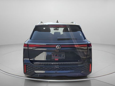 Certified 2026 Volkswagen Tiguan SE R-Line AWD/4WD image 4