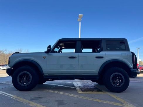 Used 2023 Ford Bronco Badlands image 31