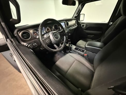 Used 2019 Jeep Wrangler Unlimited Sport S AWD/4WD image 2
