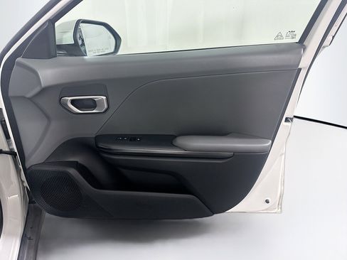 Used 2025 Kia K4 LXS image 30