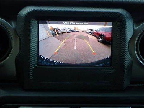 Used 2023 Jeep Wrangler Unlimited w/ Cold Weather Group image 15