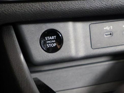 Used 2025 Nissan Rogue S image 30