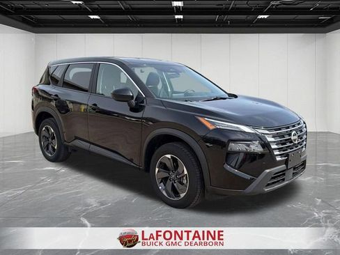 Used 2025 Nissan Rogue SV image 2