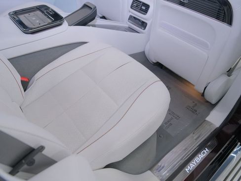 Used 2022 Mercedes-Benz Maybach GLS 600 4MATIC image 39