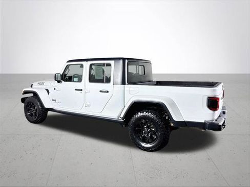 Certified 2025 Jeep Gladiator Sport AWD/4WD image 9