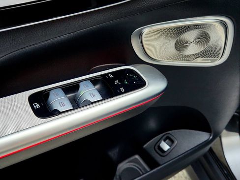 Certified 2026 Mercedes-Benz GLC 300 image 25