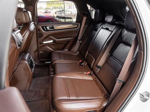 Certified 2023 Porsche Cayenne Turbo AWD/4WD image 37