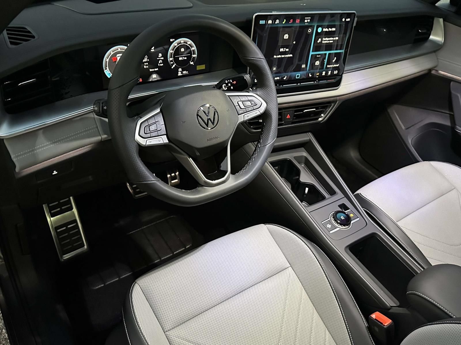 New 2026 Volkswagen Tiguan SE R-Line FWD image 10