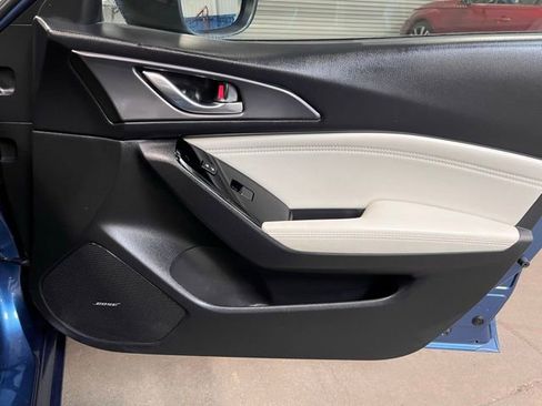 Used 2018 MAZDA MAZDA3 Grand Touring image 11
