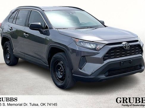 Used 2019 Toyota RAV4 LE image 1