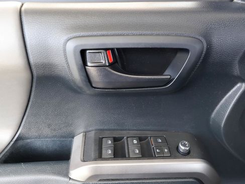 Used 2016 Toyota Tacoma SR5 RWD image 35