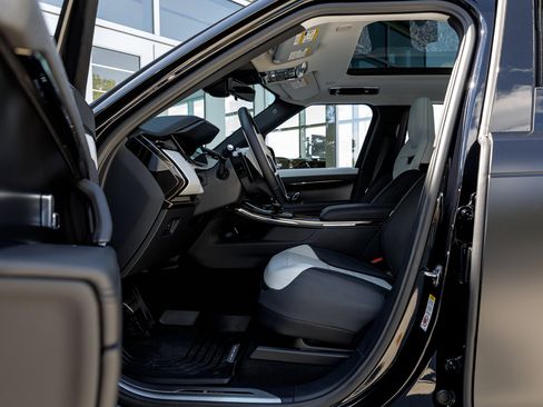 Used 2025 Land Rover Range Rover Sport SV Edition Two image 29