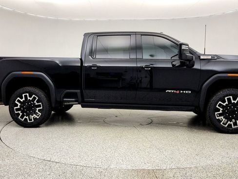 Used 2025 GMC Sierra 2500 AT4 w/ AT4 Premium Plus Package AWD/4WD image 4