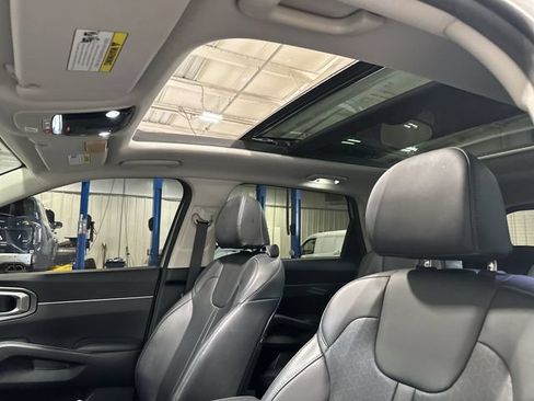 Used 2024 Kia Sorento EX w/ Panoramic Sunroof Package AWD/4WD image 20
