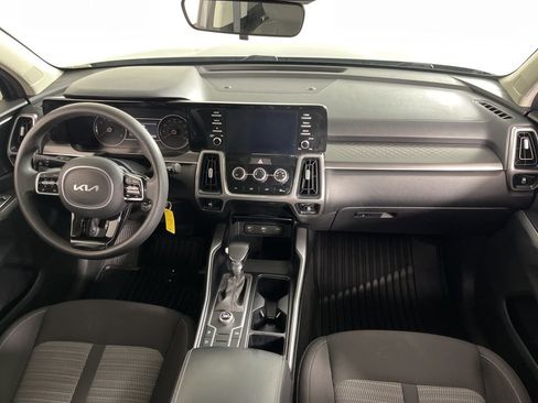 Used 2022 Kia Sorento LX image 16