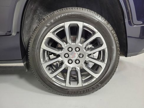 Used 2022 GMC Acadia Denali w/ Denali Ultimate Package image 9