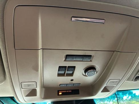 Used 2017 Chevrolet Suburban Premier AWD/4WD image 38