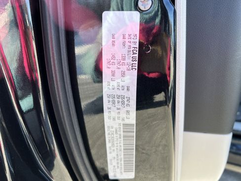 Used 2019 Chrysler Pacifica Touring-L image 28