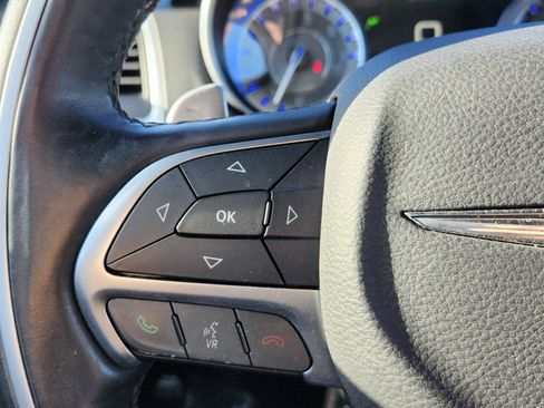 Used 2016 Chrysler 300 C Platinum image 38