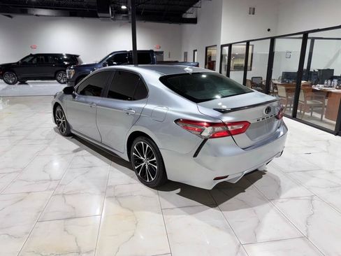 Used 2021 Toyota Camry SE FWD image 12