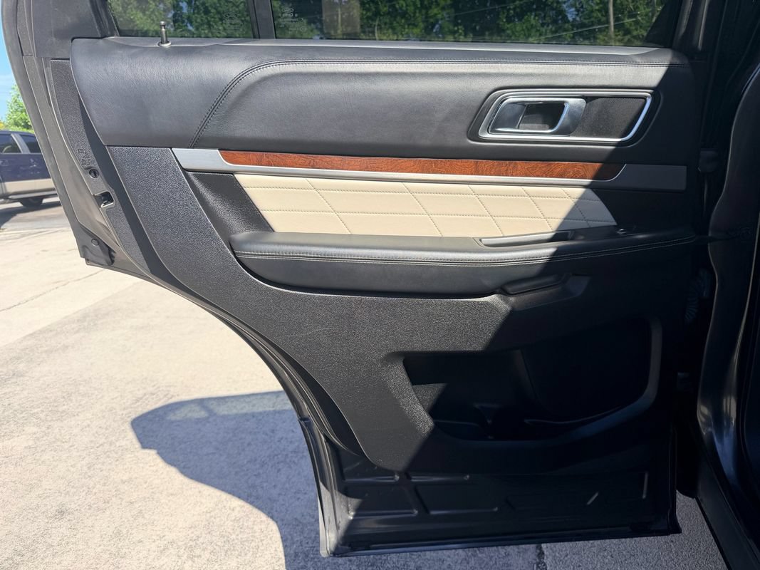 Used 2017 Ford Explorer Platinum AWD/4WD image 24