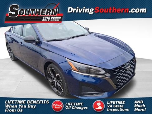 Used 2024 Nissan Altima 2.5 SR w/ SR Premium Package FWD image 1