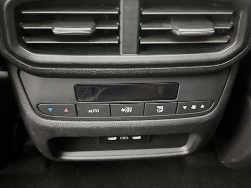 Used 2024 Honda Pilot Touring image 28