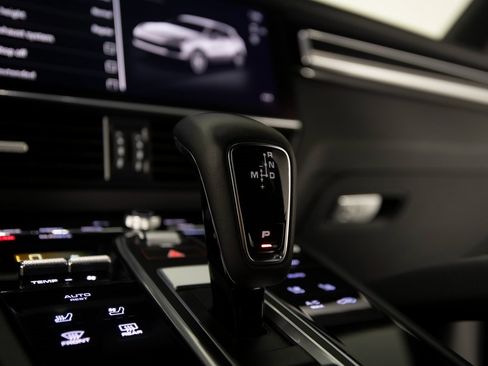 Certified 2023 Porsche Cayenne Turbo image 24