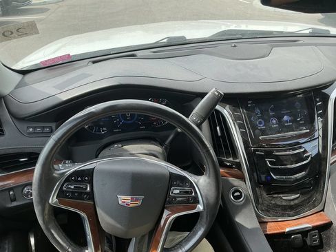Used 2020 Cadillac Escalade Luxury AWD/4WD image 7