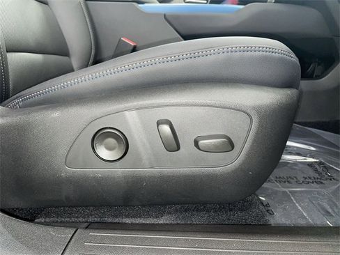 New 2026 Chevrolet Equinox EV LT image 22