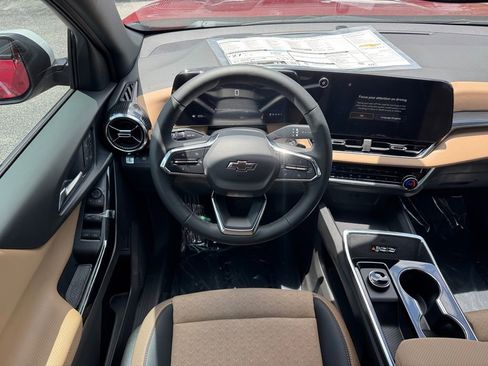 New 2025 Chevrolet Equinox ACTIV w/ Convenience Package III FWD image 17