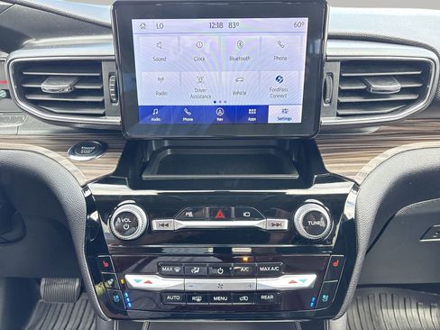 Used 2022 Ford Explorer Limited image 22