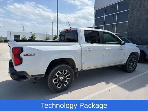Used 2023 Chevrolet Colorado Z71 w/ Z71 Convenience Package 2 AWD/4WD image 3