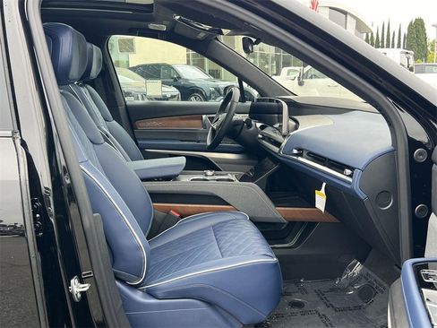 New 2026 Cadillac Vistiq Premium Luxury image 36