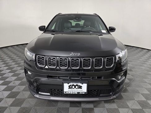 New 2026 Jeep Compass Latitude image 9